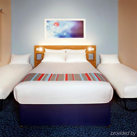 Travelodge London City Airport エクステリア 写真