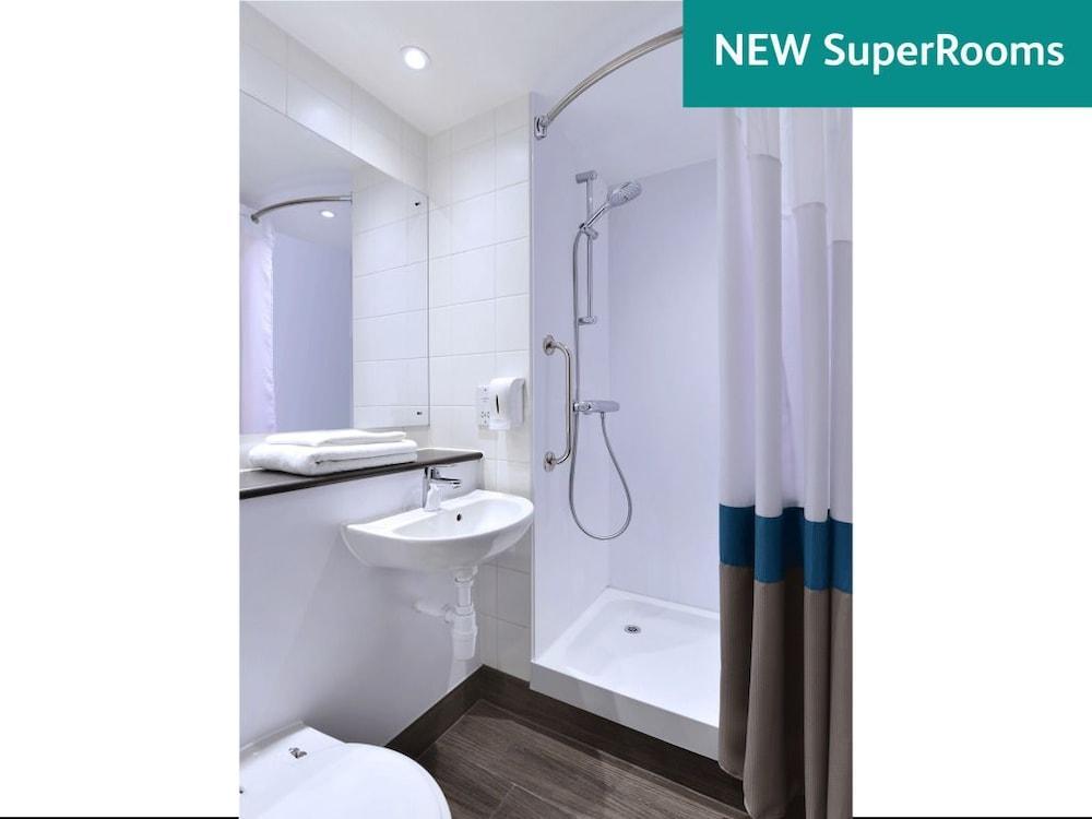 Travelodge London City Airport エクステリア 写真