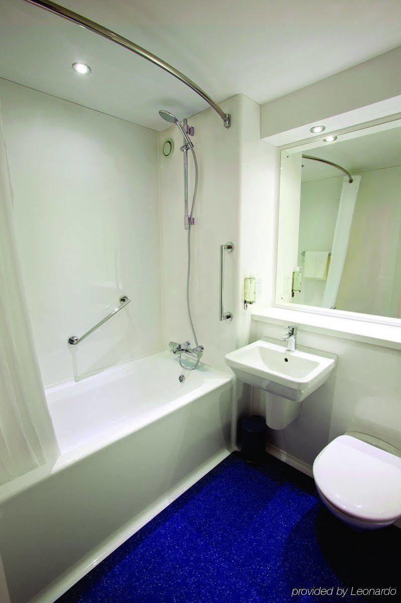 Travelodge London City Airport エクステリア 写真